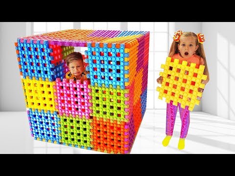Diana and Roma Playing with Toy Blocks دیدئو dideo